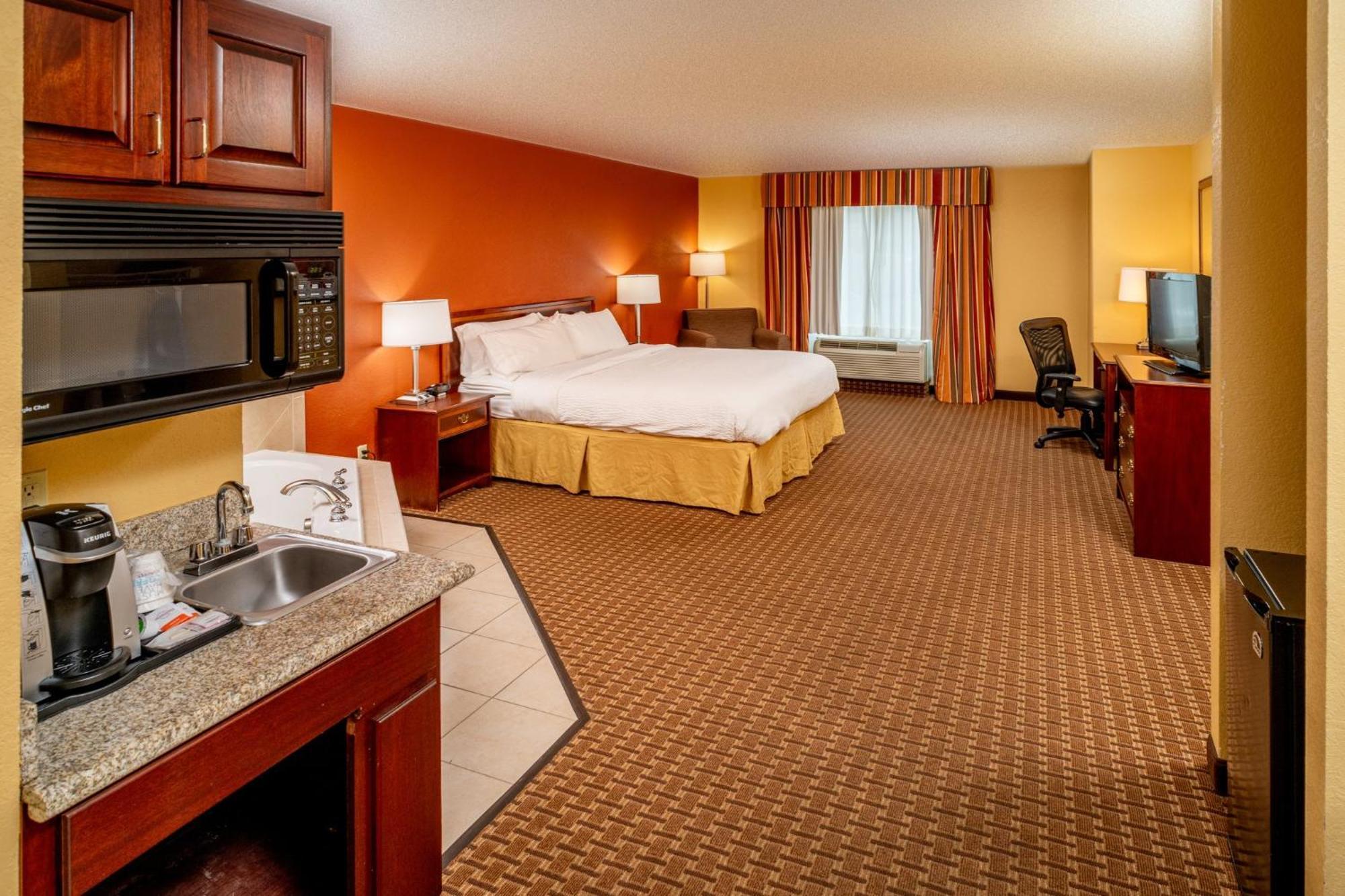 Holiday Inn Express And Suites Hazard By Ihg Exterior photo