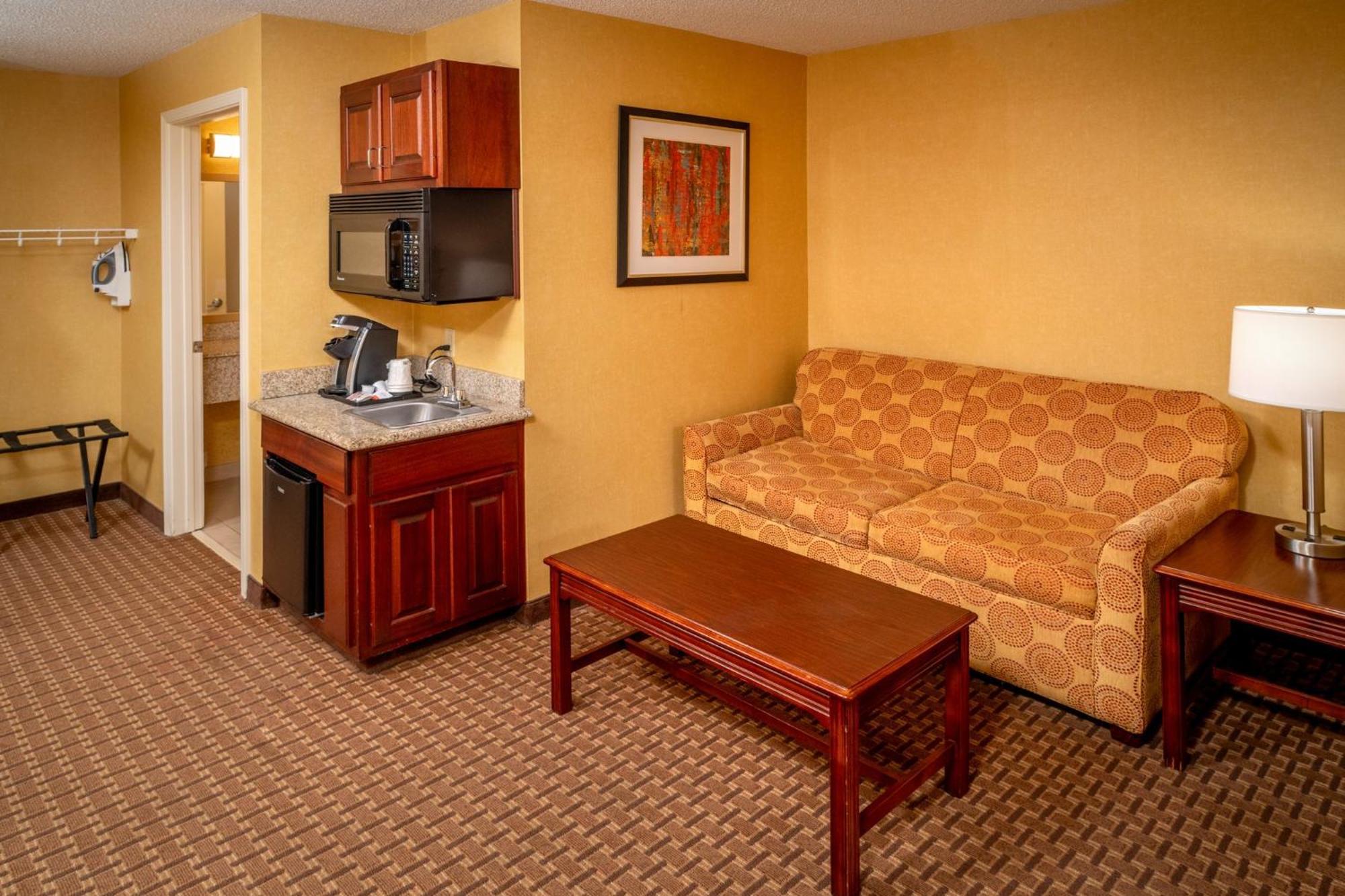 Holiday Inn Express And Suites Hazard By Ihg Exterior photo