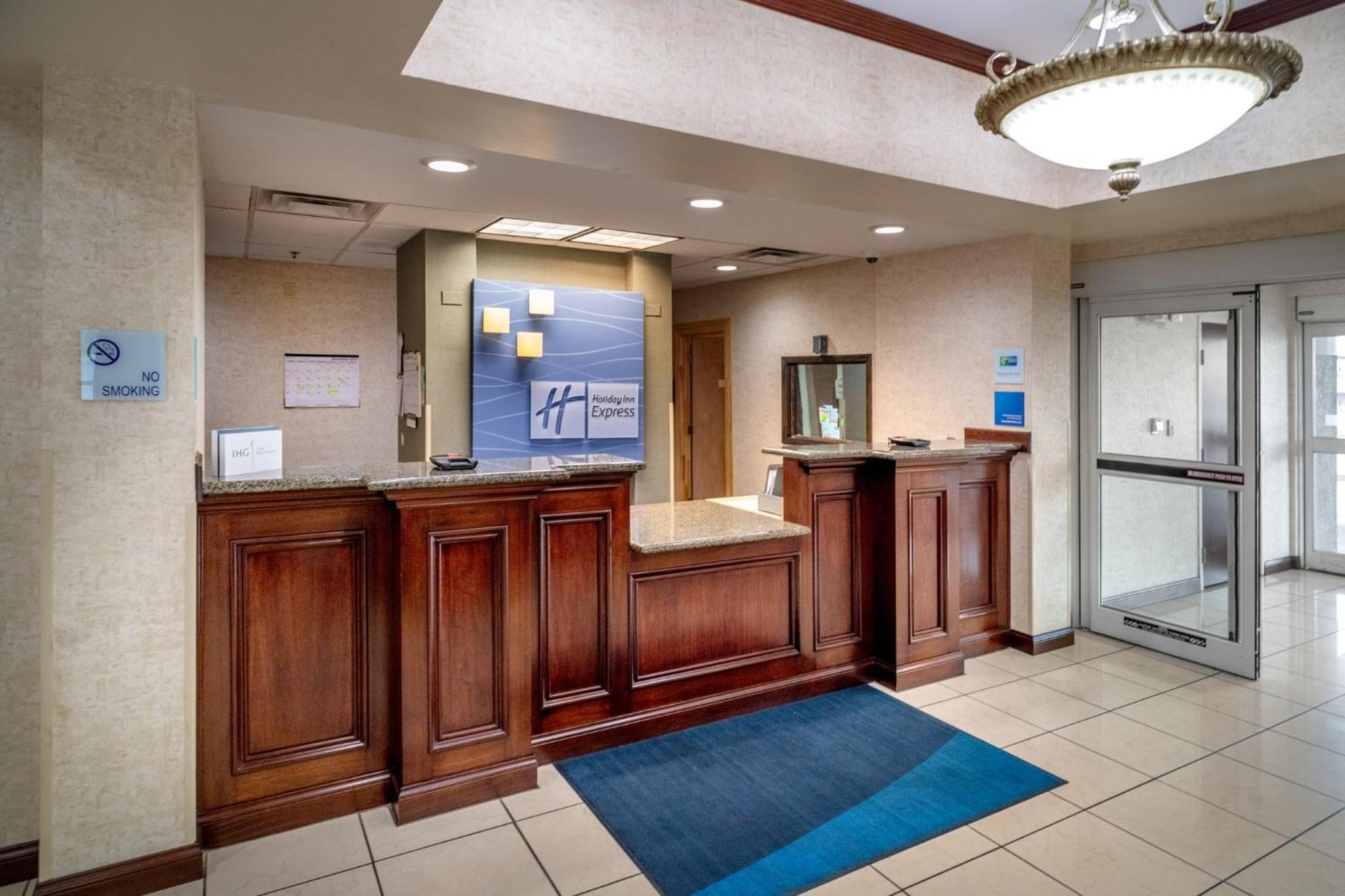 Holiday Inn Express And Suites Hazard By Ihg Exterior photo