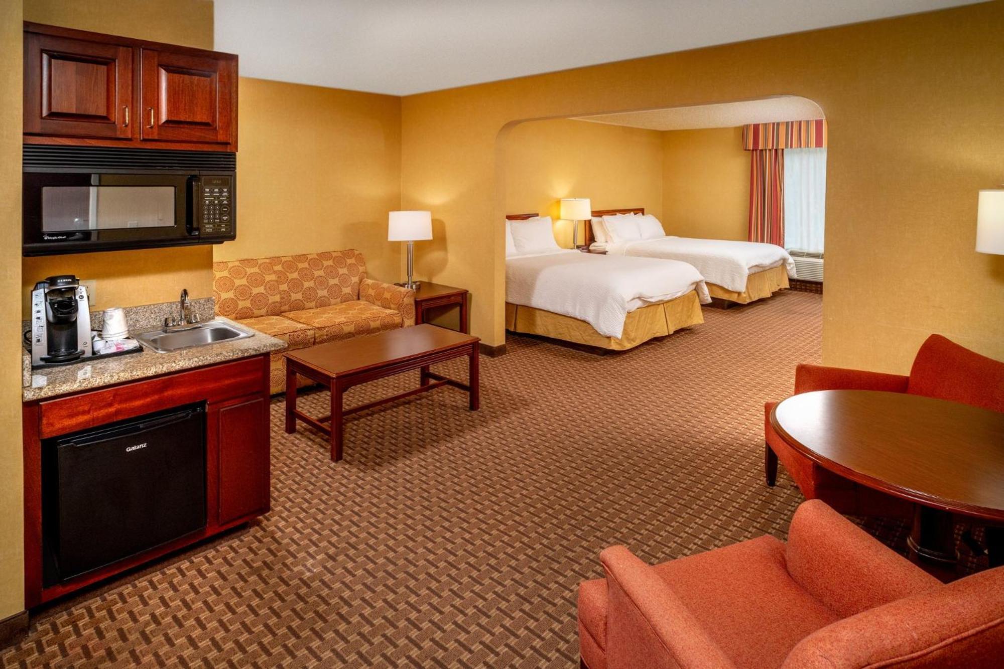 Holiday Inn Express And Suites Hazard By Ihg Exterior photo