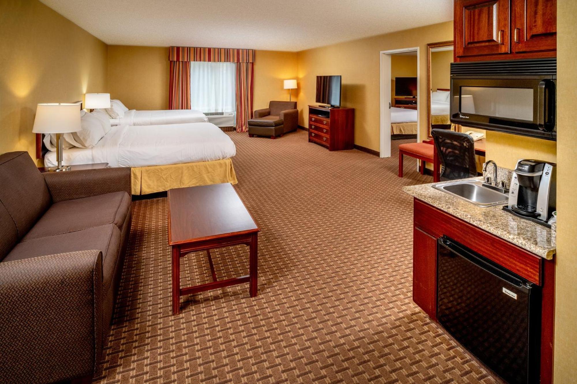 Holiday Inn Express And Suites Hazard By Ihg Exterior photo