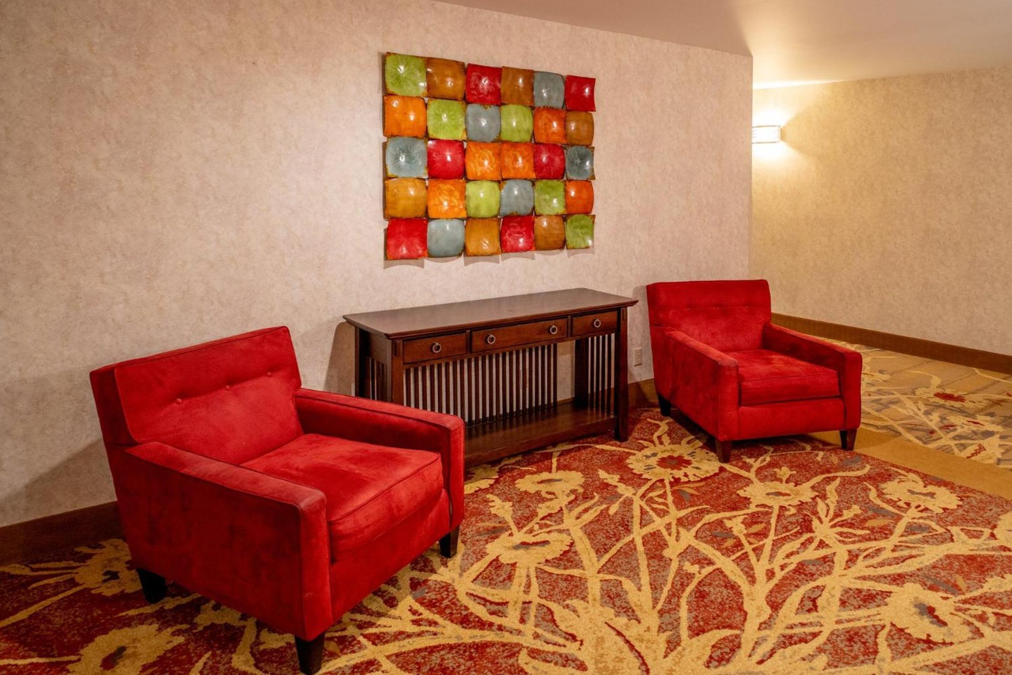 Holiday Inn Express And Suites Hazard By Ihg Exterior photo